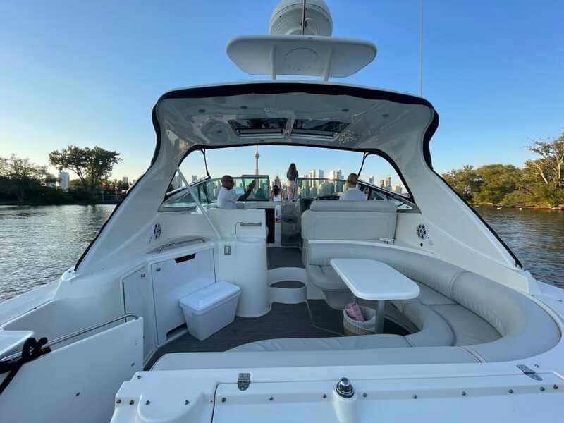 Toronto: Private Luxury Yacht Sightseeing Cruise & Prosecco - Seating choices: front deck thrills vs. back-of-boat comfort