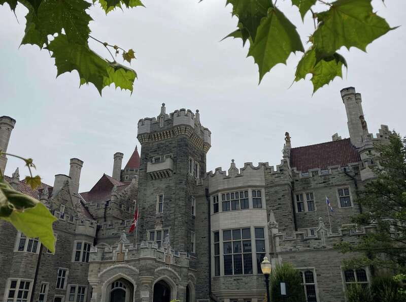Toronto: Private Small Group City Tour with Local Guide - Yorkville, University of Toronto, and Cabbagetown