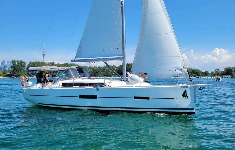 Toronto: Sailing Yacht Cruise of Toronto Harbor and Islands - Private vs shared cruise: who takes the helm