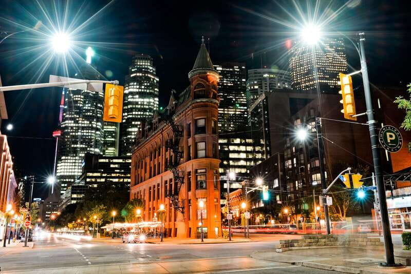 Toronto: Small Group Night Tour with Harbour Boat Cruise - The Mercedes Metris Van and Small-Group Comfort