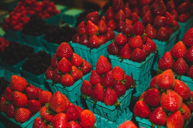 Toronto: St Lawrence Market Food Tour with 6 Food Tastings - Stop 2: Distillery Historic District, cobblestones and Canadian comfort