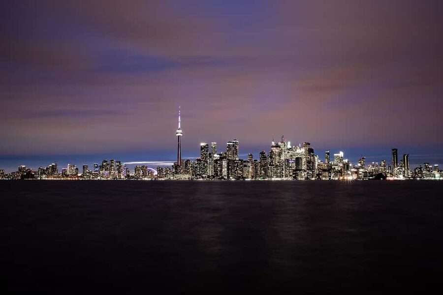 Toronto: True Tales of Toronto Harbour Audio Boat Tour - One Hour on the Water at Night: Toronto Skyline Views Without the Fuss