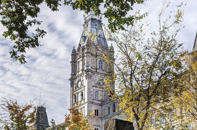 Uncover Old Quebec: Fun Walking Tour of the City with Local Guide - Stop 2: Terrasse Dufferin, postcard views of Chateau Frontenac
