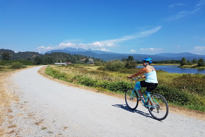 Vancouver Biking and Hiking Tour including Lunch - A 6.5-hour mix of rainforest hiking and easy cycling