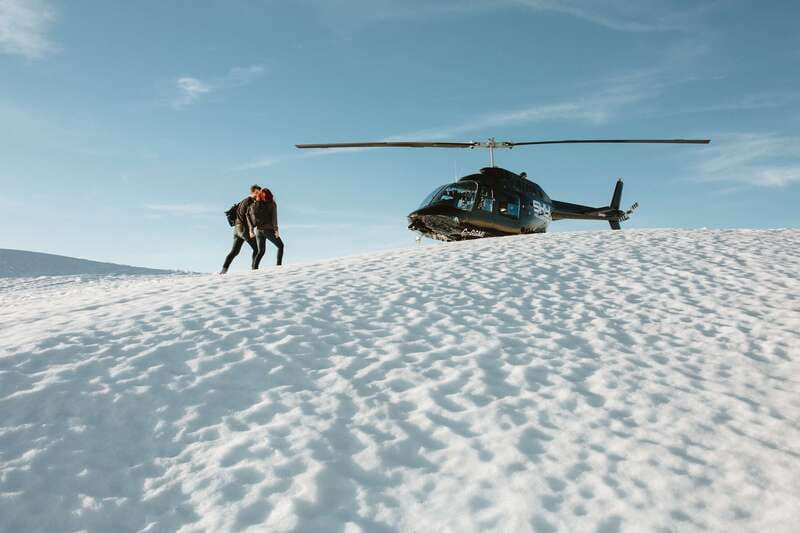 Vancouver: Coastal Mountain Landing Helicopter Tour - From SKY Hangar to the Coast Mountains in minutes