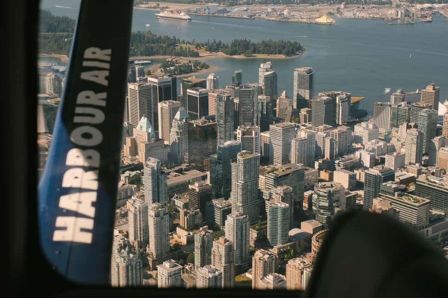 Vancouver: Extended Scenic Panorama Seaplane Tour - Back Over Downtown, BC Place, and TELUS World of Science