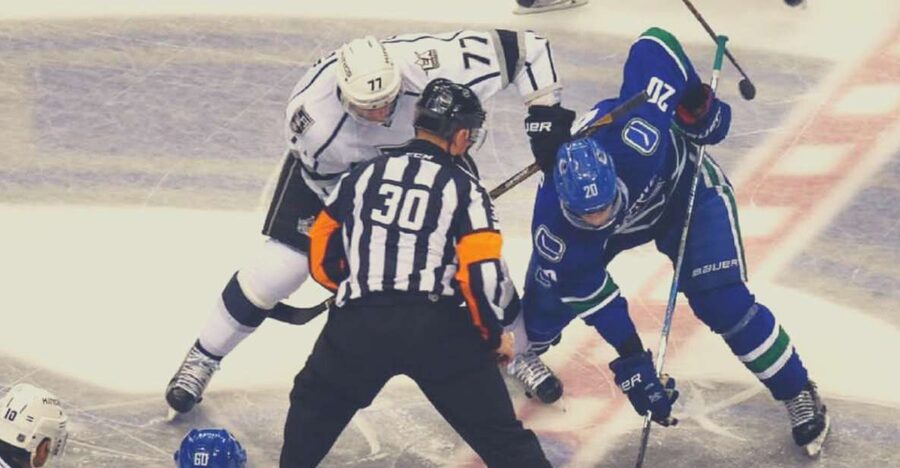 Vancouver: Vancouver Canucks Ice Hockey Game Ticket - Rogers Arena’s setting makes the game more fun