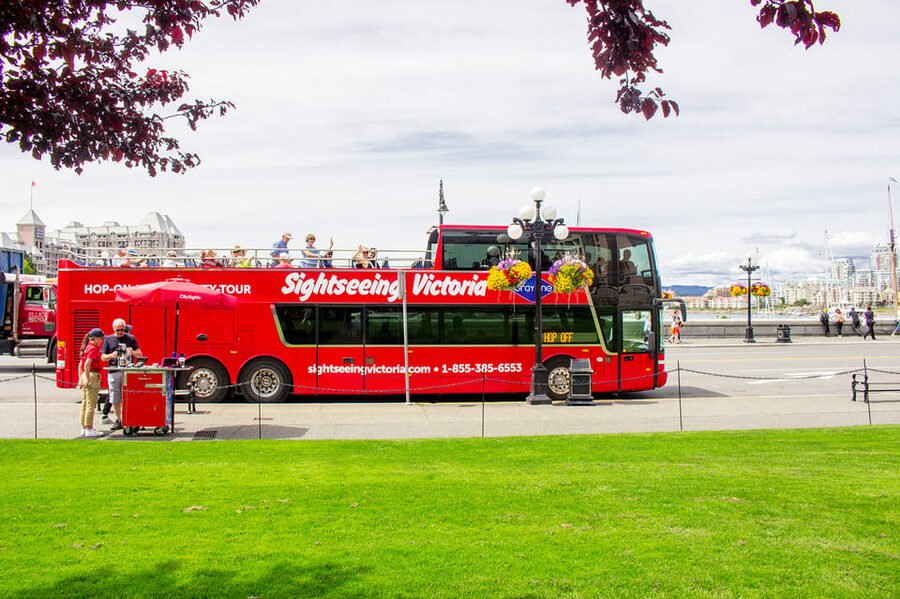 Victoria: Hop-On-Hop-Off Sightseeing Bus Tour - Narration, interactive brochure, and why the storytelling matters