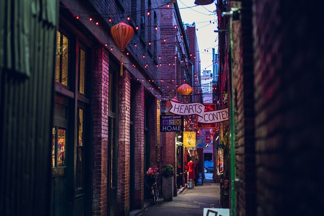 Victoria Scavenger Hunt and City Highlights Walking Tour - How the Explorial App Guides Your Hunt