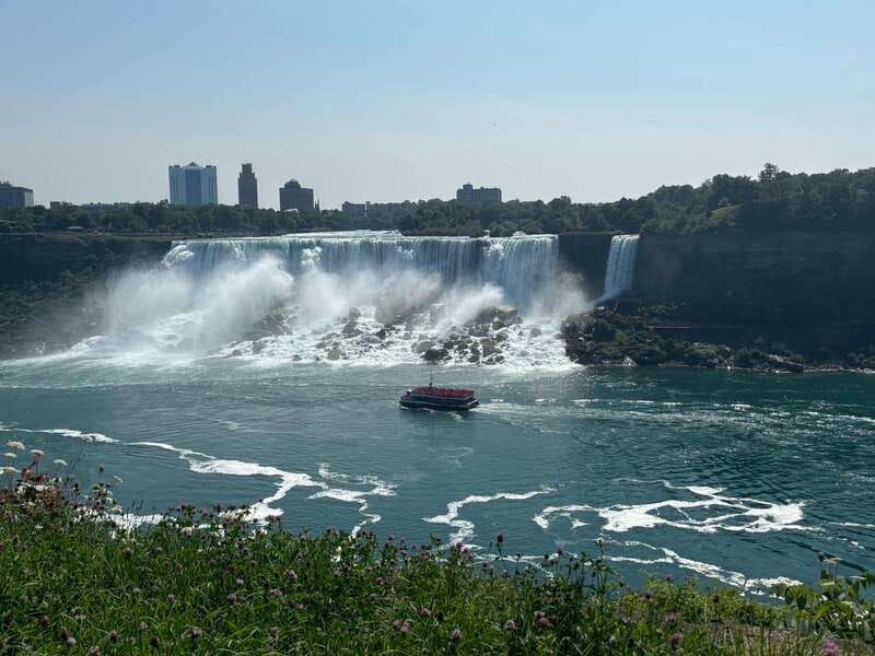 Walking Tour of Niagara Falls Canada and Hornblower Boat - Horseshoe Falls on foot: where the stops improve your photos