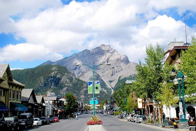 Wapiti - Uncover the Beauty of Western Canada (7-days) - Moraine Lake, Crowfoot Glacier, Peyto Lake, and Mistaya Canyon in one sweep