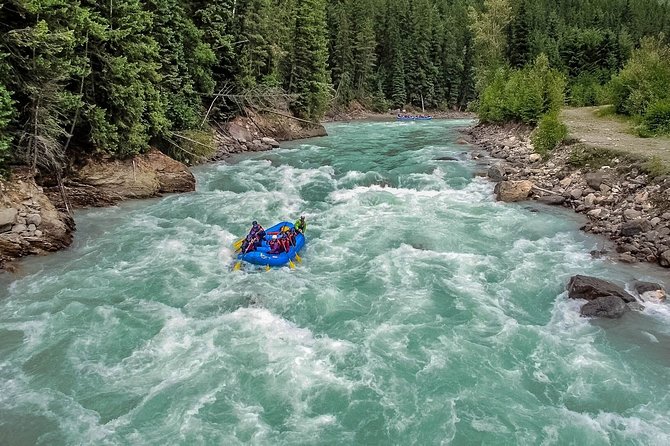 Whitewater Rafting Adventure | Kicking Horse River - The 20 km run: a simple flow from class 1 to class 4