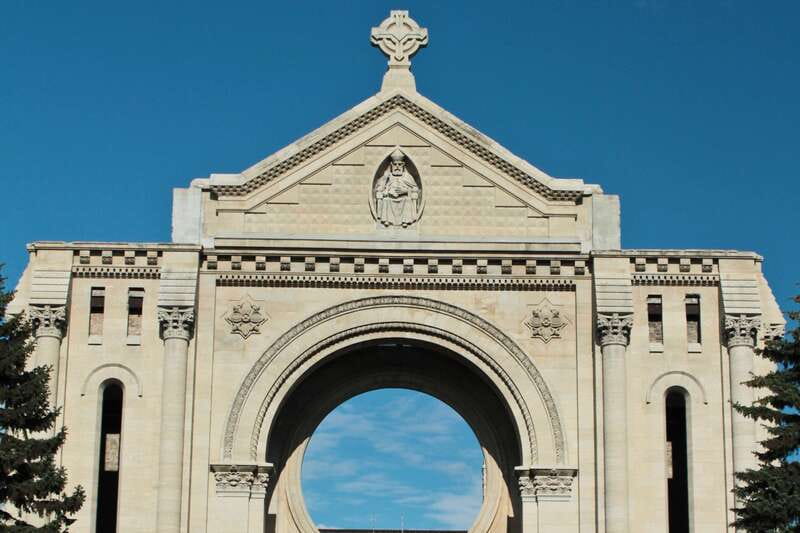 Winnipeg: 2-Hour City Trolley Tour - Assiniboine Park and Zoo: why a park stop changes the vibe